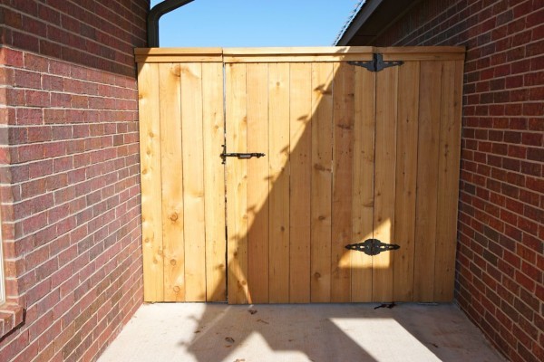 wood-privacy-fence-16